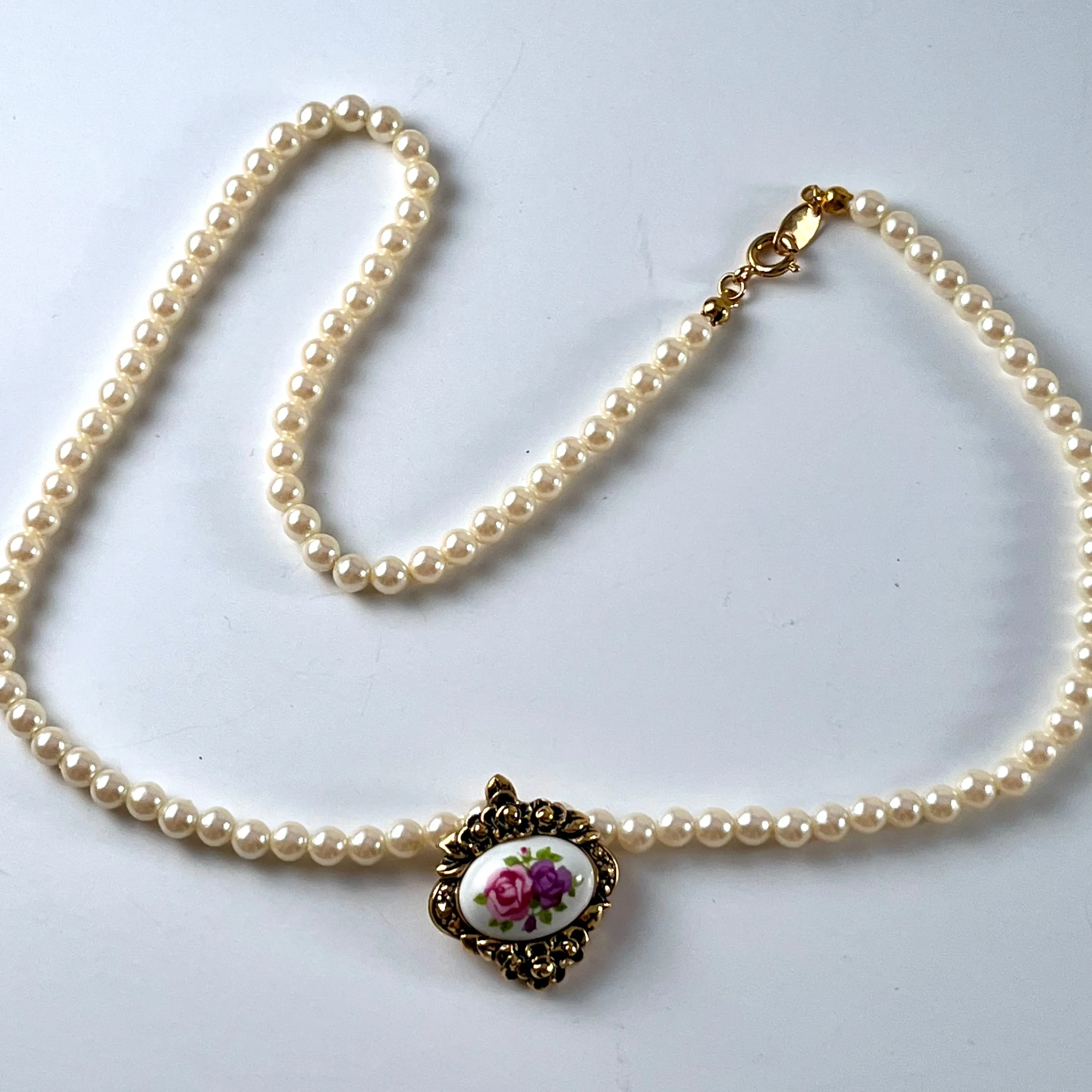 1992 Avon Victorian Romance Necklace