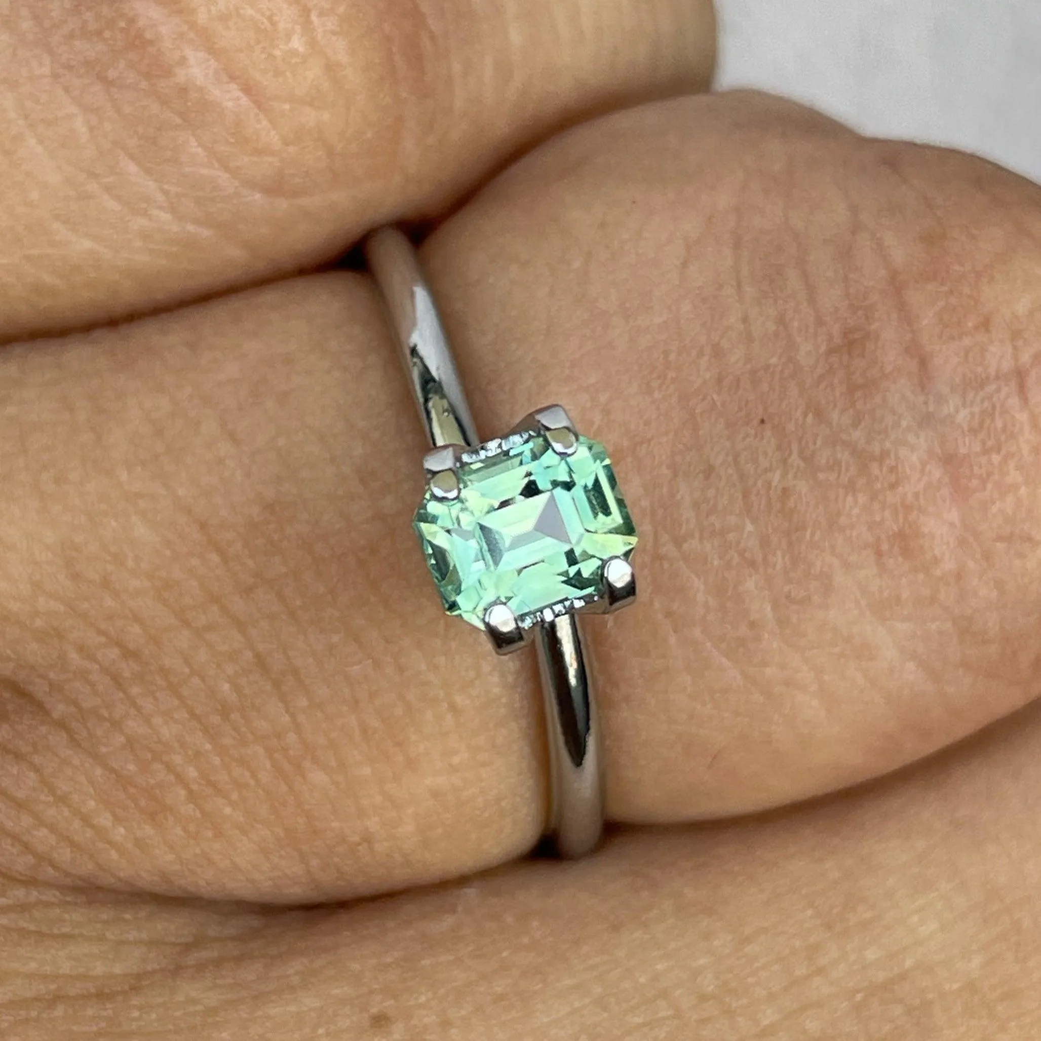 4.40 x 5.60mm Mint Green Sapphire 0.98ct