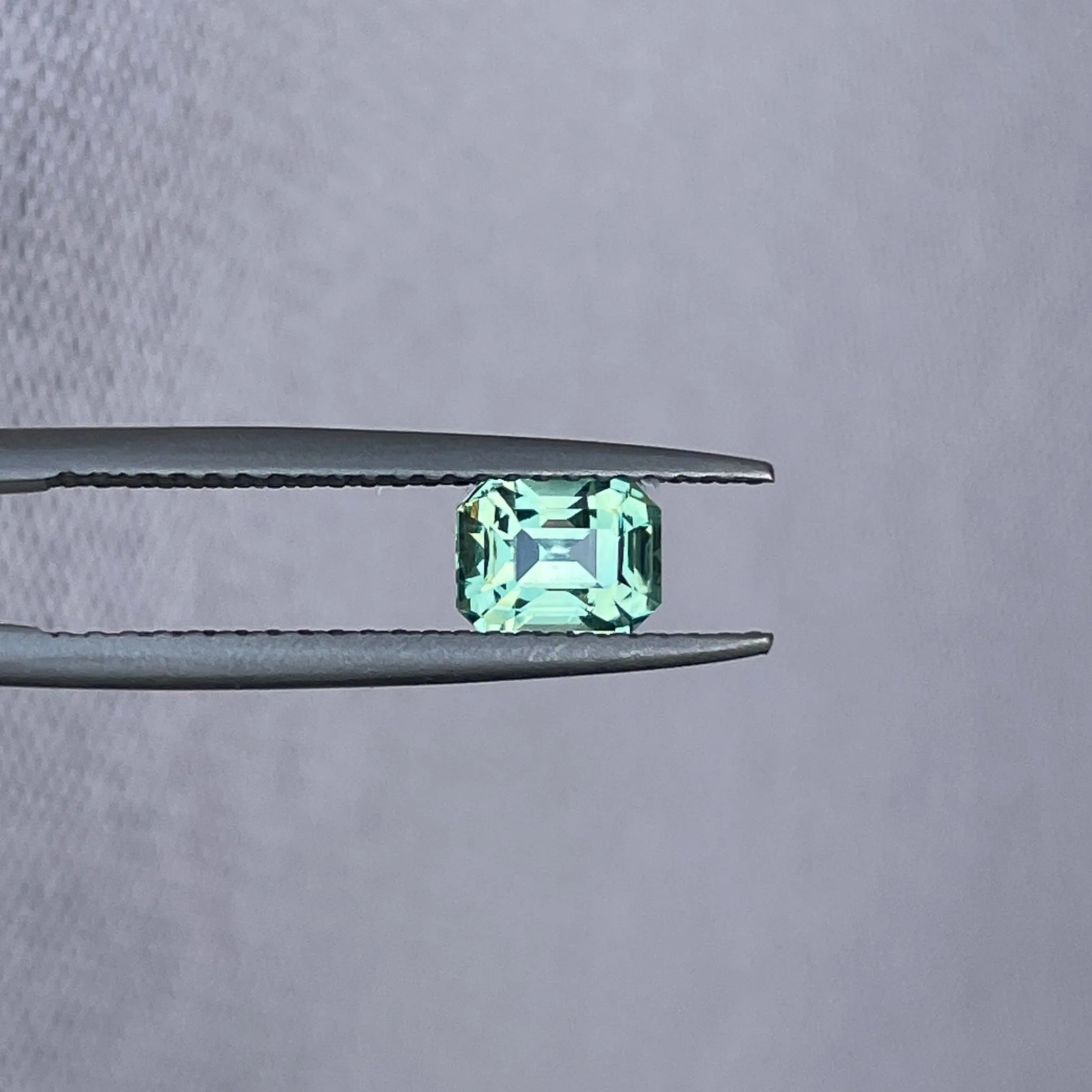 4.40 x 5.60mm Mint Green Sapphire 0.98ct