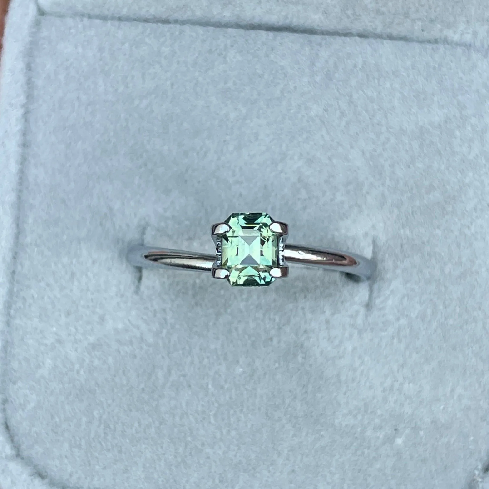 4.40 x 5.60mm Mint Green Sapphire 0.98ct