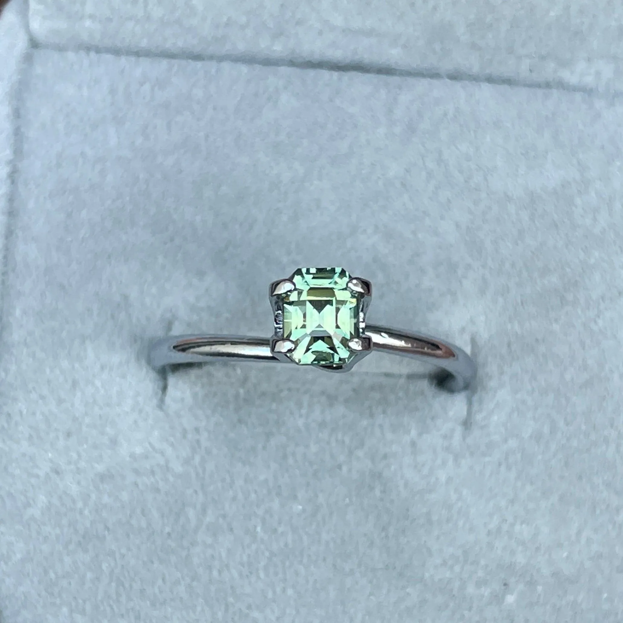 4.40 x 5.60mm Mint Green Sapphire 0.98ct