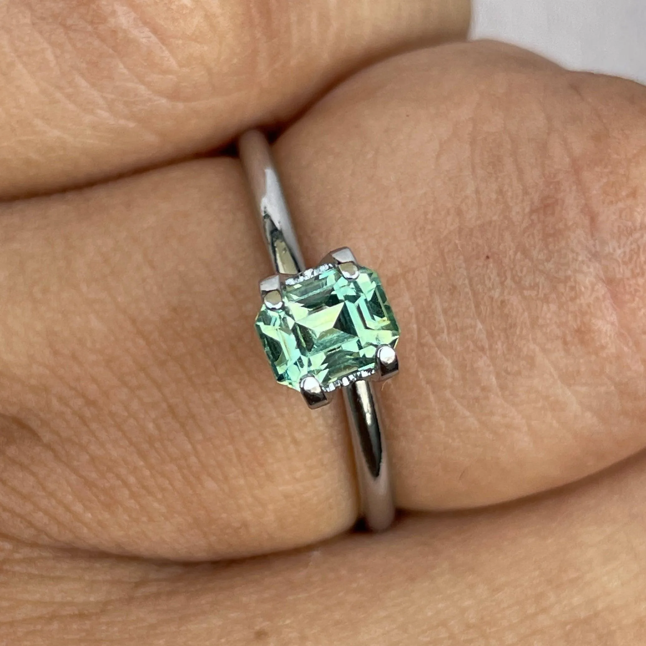 4.40 x 5.60mm Mint Green Sapphire 0.98ct