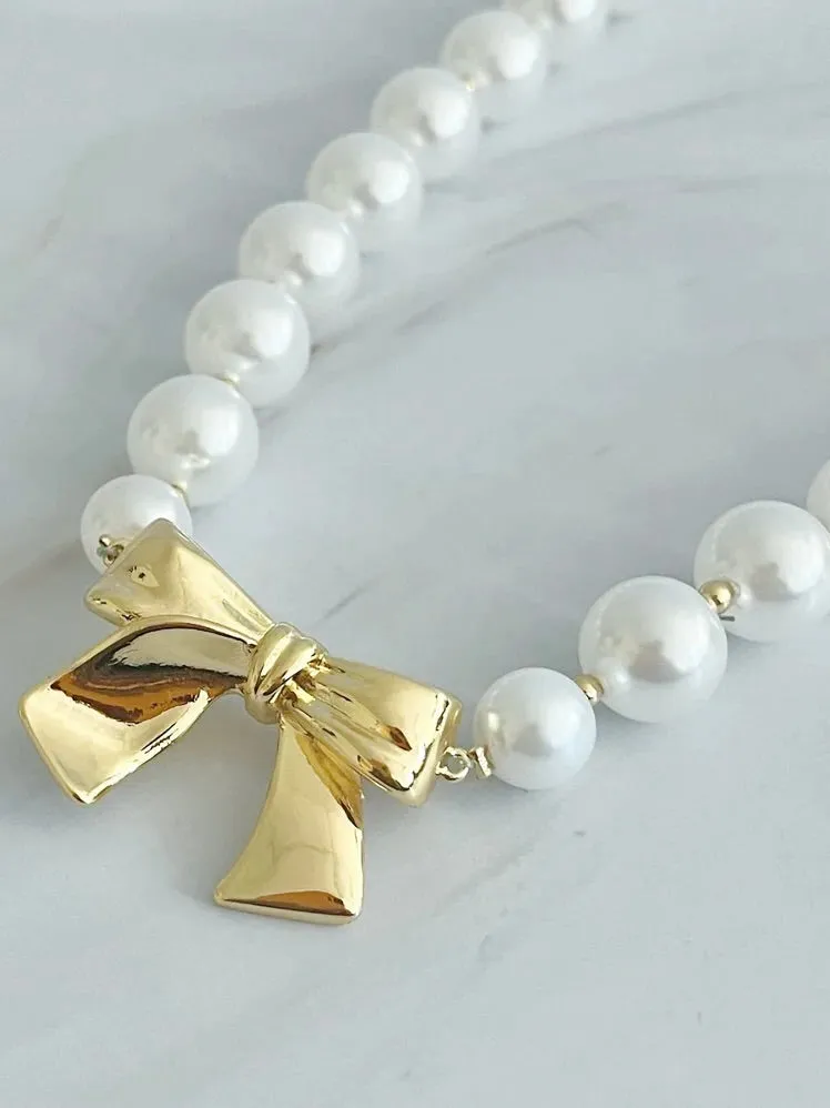 Bow and Pearls Necklace