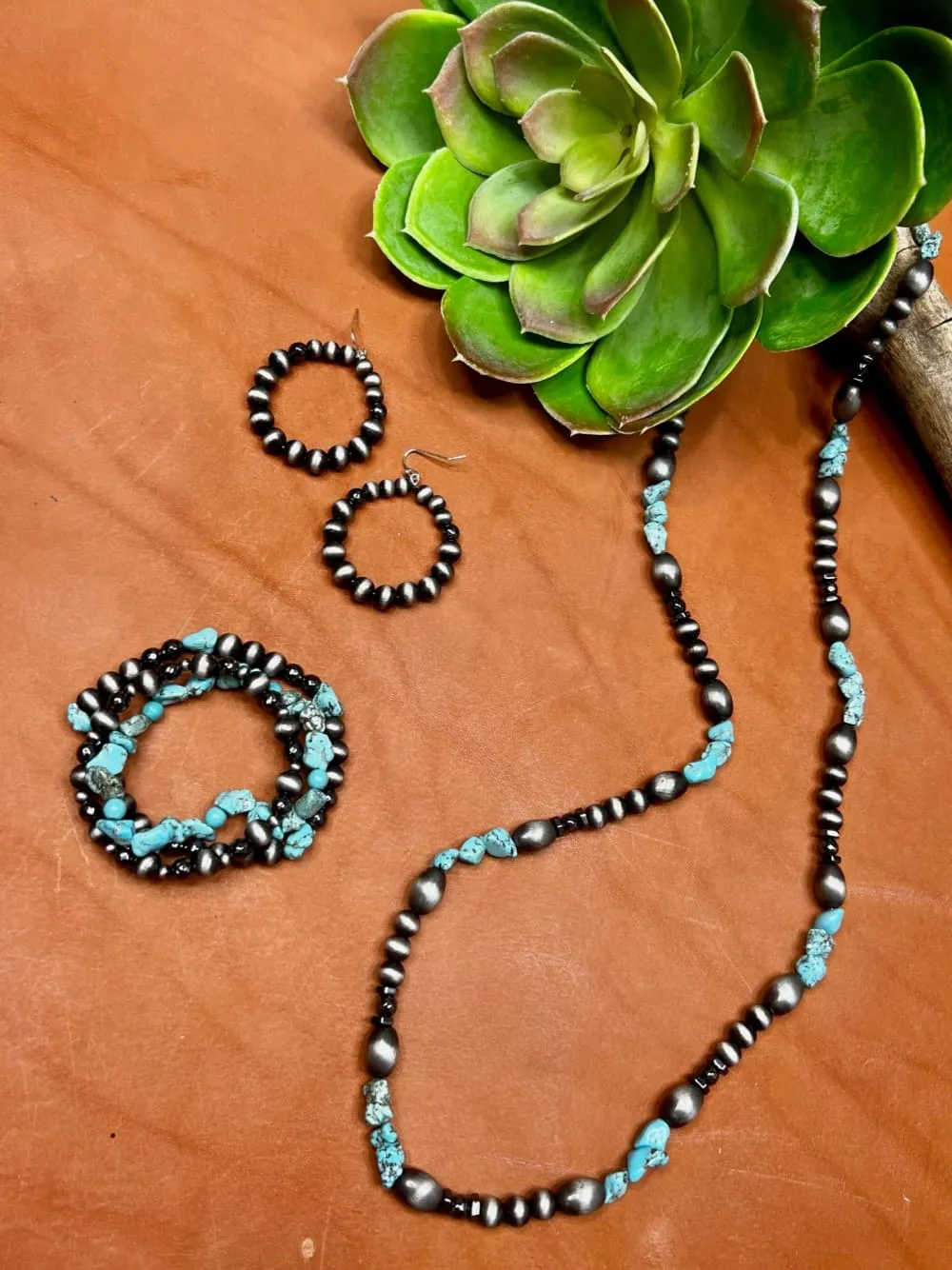 Dallas Faux Navajo Pearl & Turquoise Chip Necklace