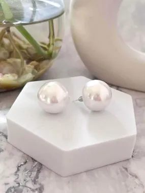 Medium Pearl Studs White