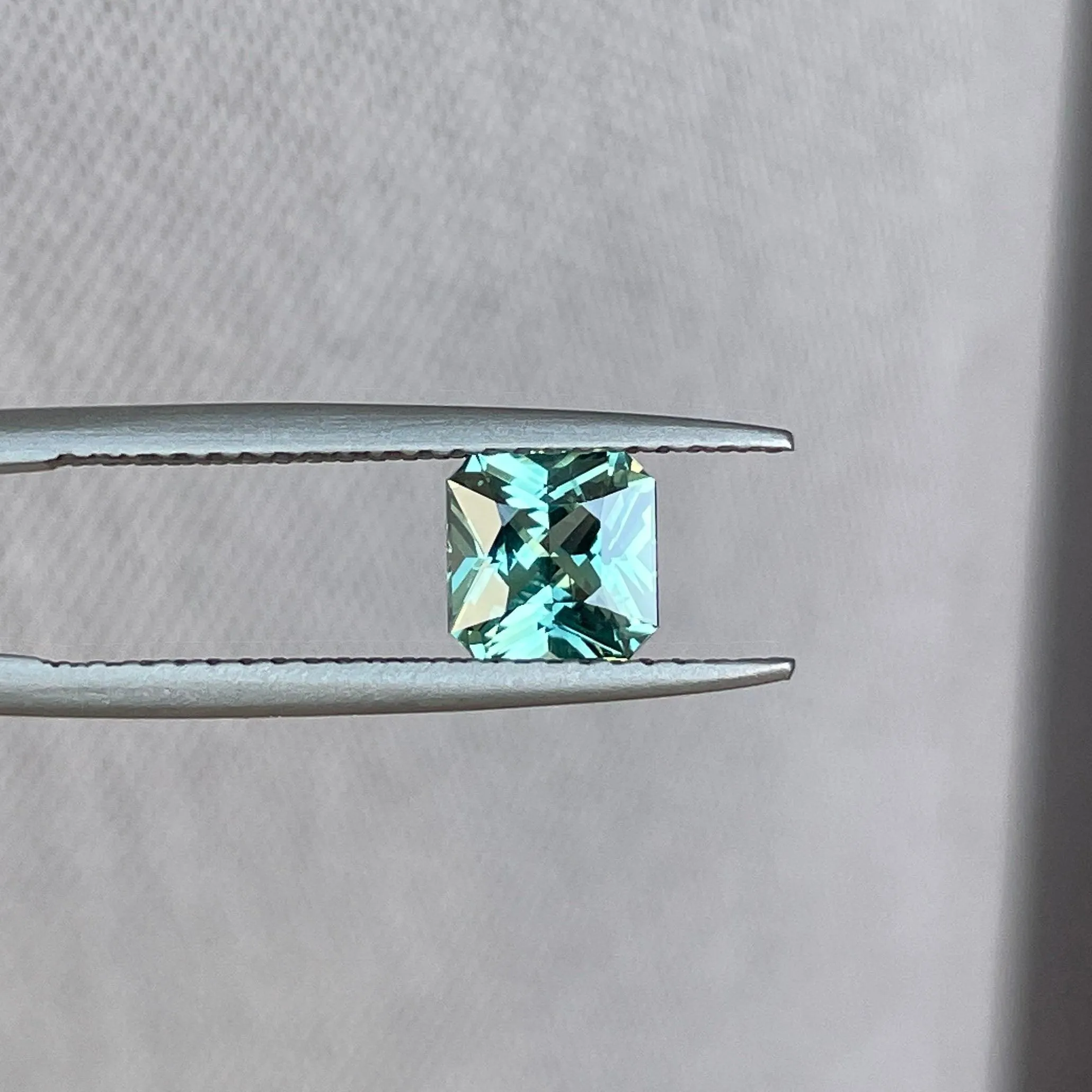 Natural Green Sapphire 1.16 crt Radiant Cut Corundum Wholesale Gem, Flawless faceted Loose Unmounted Gemstone, Vibrant Lustre and clarity