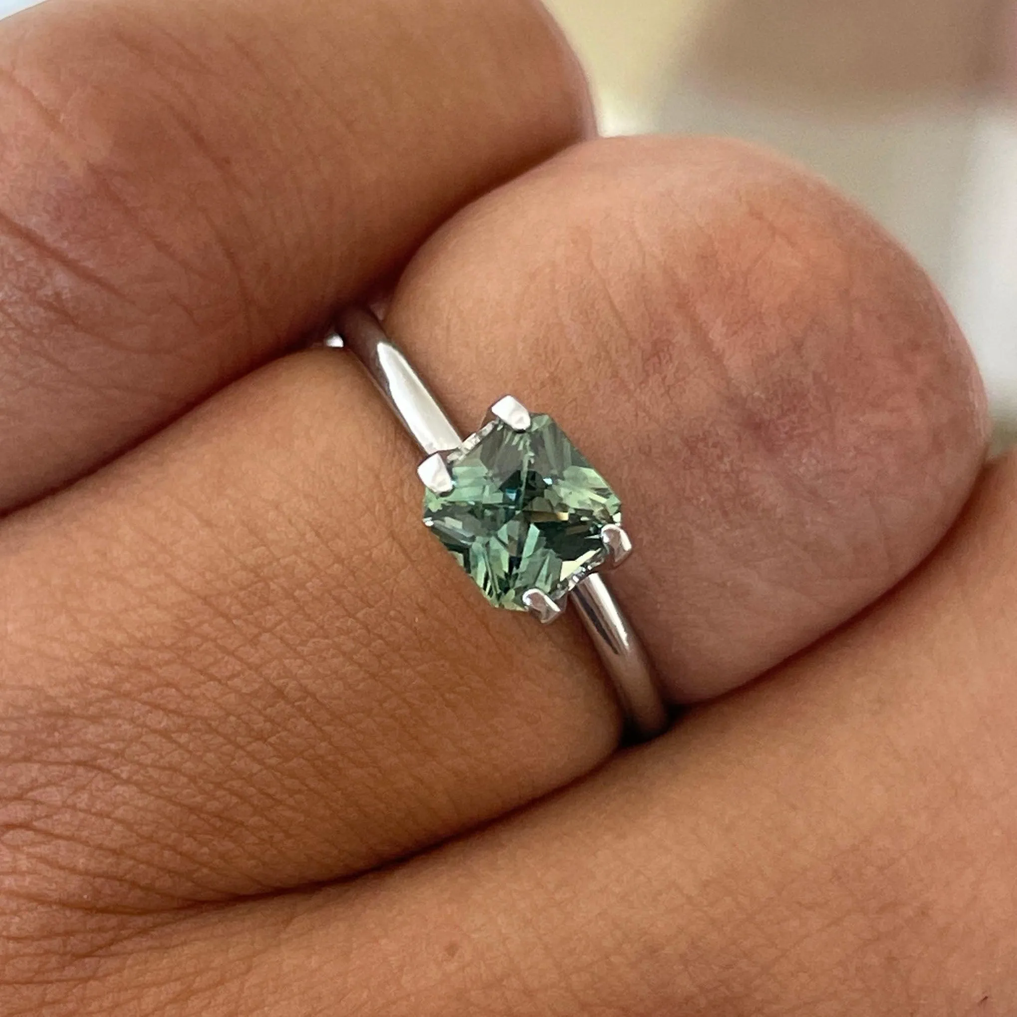 Natural Green Sapphire 1.16 crt Radiant Cut Corundum Wholesale Gem, Flawless faceted Loose Unmounted Gemstone, Vibrant Lustre and clarity