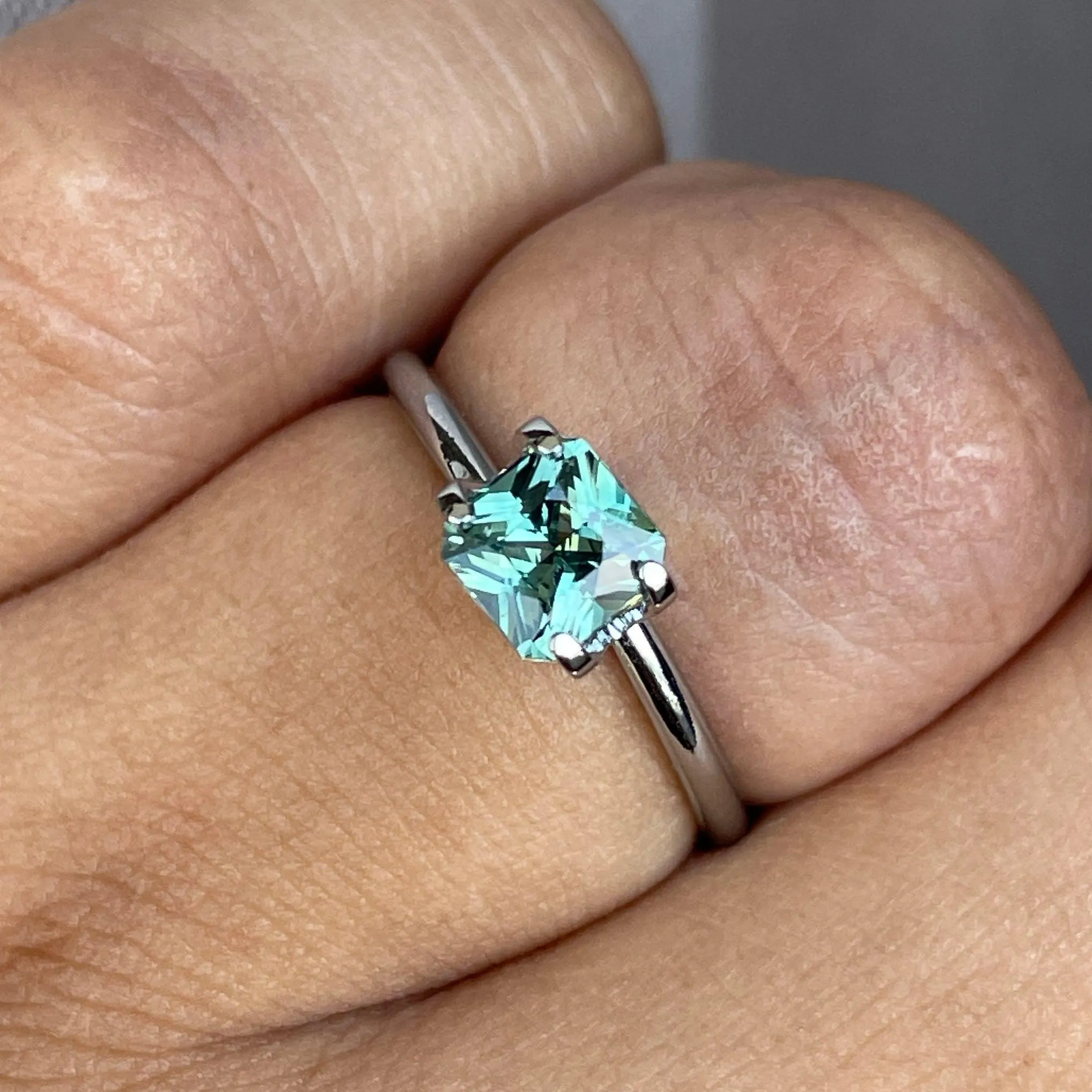 Natural Green Sapphire 1.16 crt Radiant Cut Corundum Wholesale Gem, Flawless faceted Loose Unmounted Gemstone, Vibrant Lustre and clarity