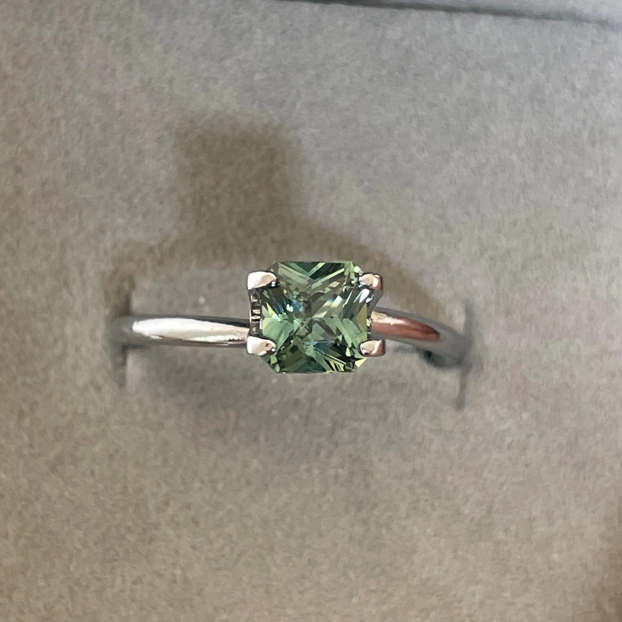 Natural Green Sapphire 1.16 crt Radiant Cut Corundum Wholesale Gem, Flawless faceted Loose Unmounted Gemstone, Vibrant Lustre and clarity