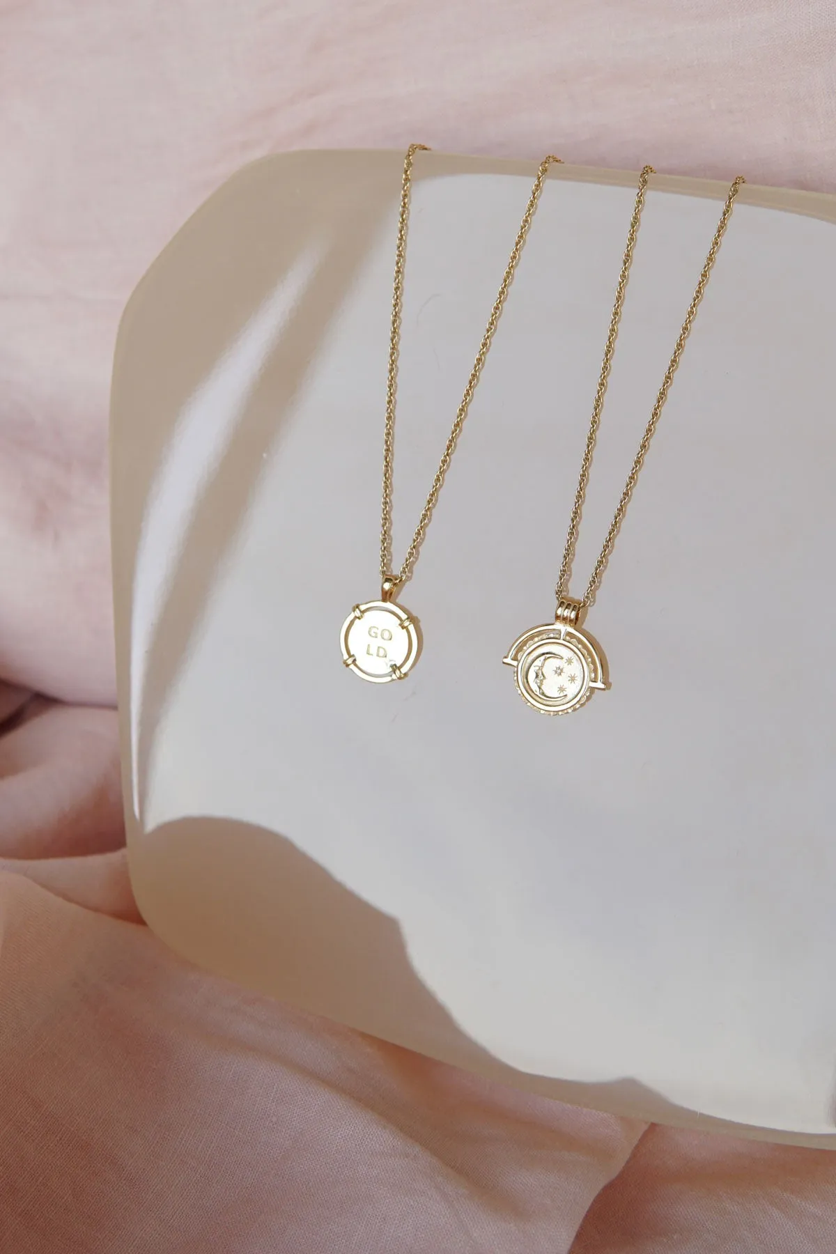 Nightfall necklace gold plated