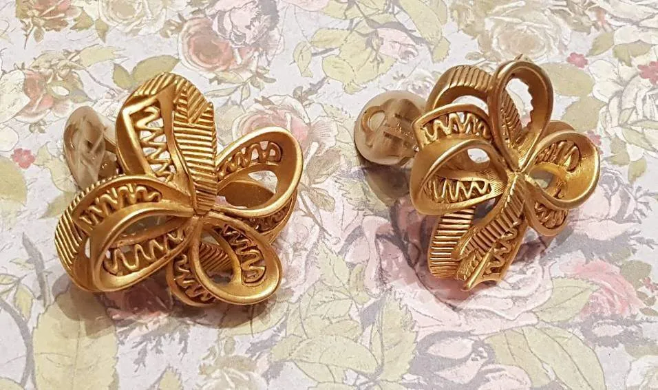 Oscar de La Renta Earrings Clip On Gold Bow