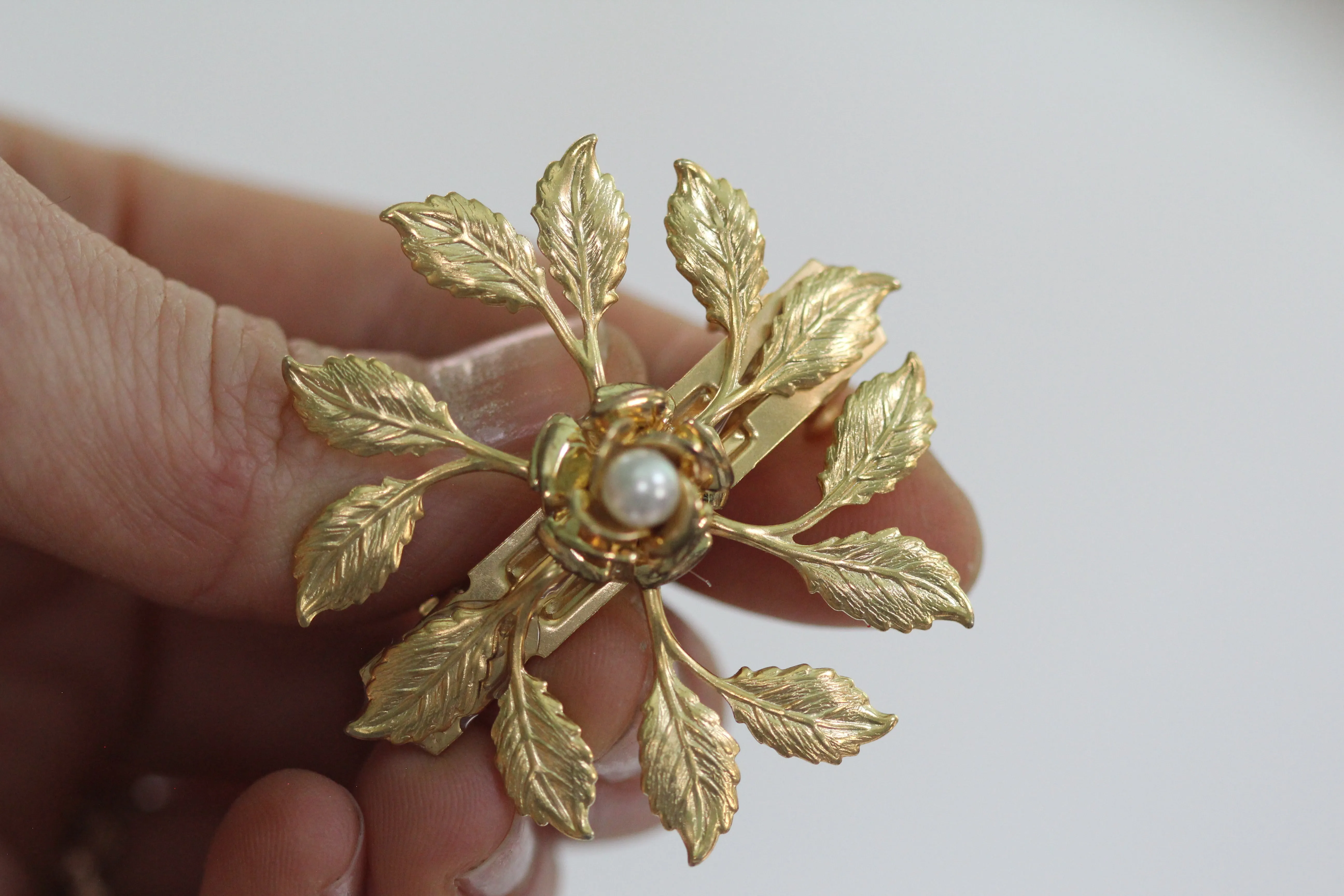 Preorder* Small Leaf Circle Barrette