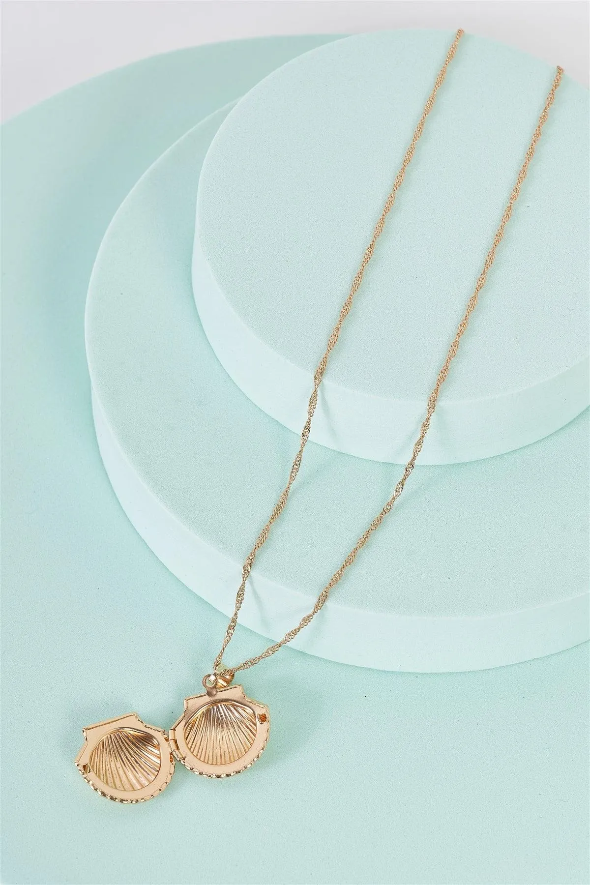 "Mermaid Treasure" Shell Clasp Medallion Chain Necklace