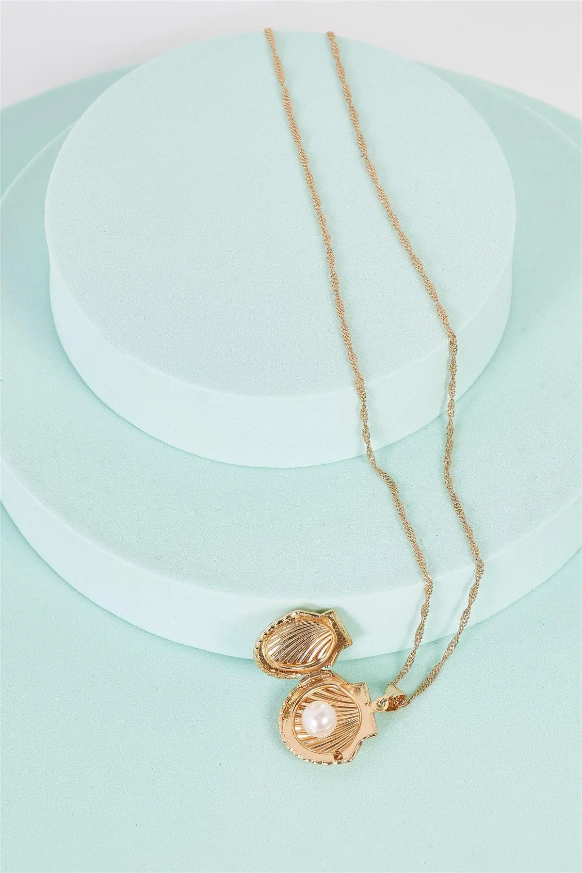 "Mermaid Treasure" Shell Clasp Medallion Chain Necklace
