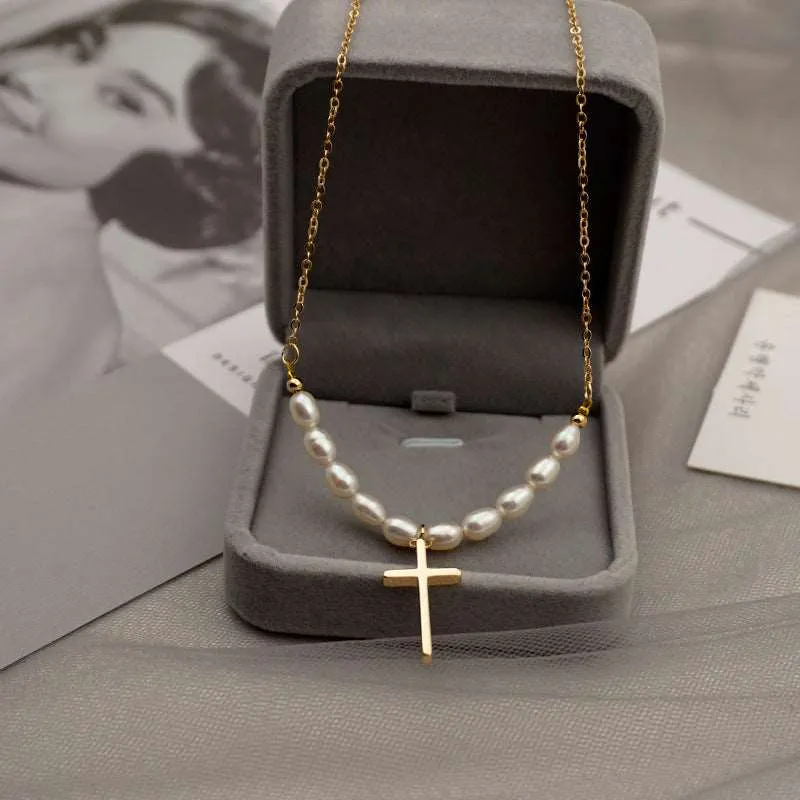 Women's Pearl Chain Necklace with Pendant
