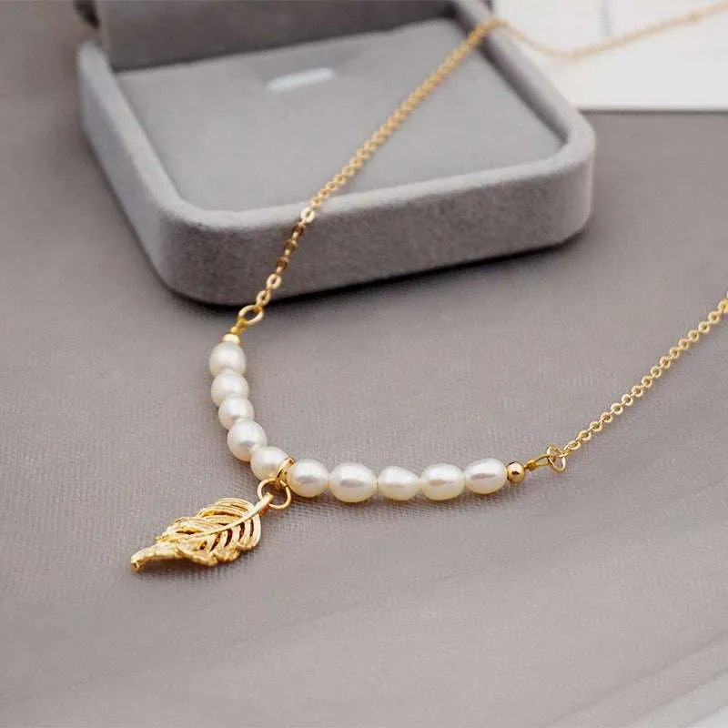 Women's Pearl Chain Necklace with Pendant